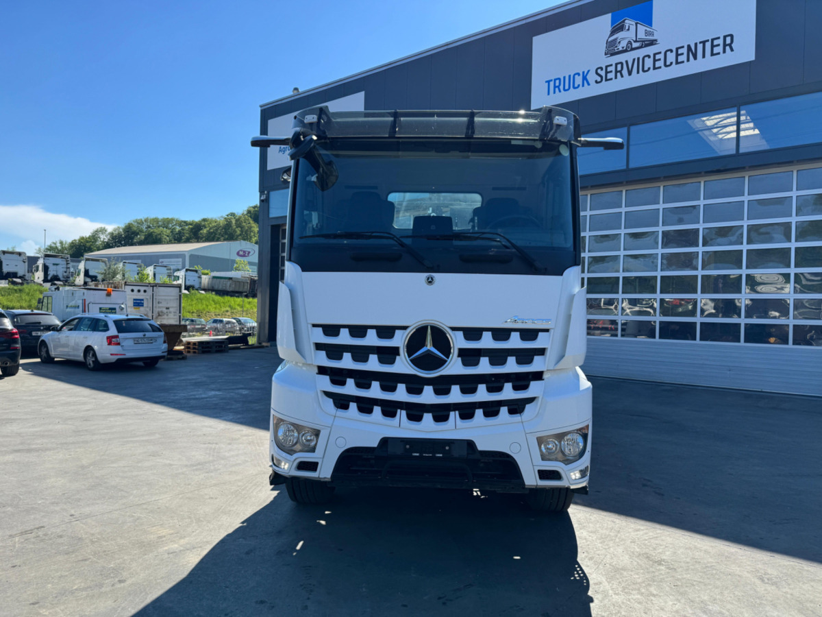 MERCEDES Arocs 3251 8x4 - Гаковий мультиліфт вантажівка: фото 2 MERCEDES Arocs 3251 8x4 - Гаковий мультиліфт вантажівка: фото 2