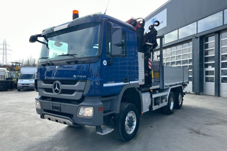 Mercedes-Benz Actros 2648 6x4/4 Fassi455 SZM/Pritsche - Вантажівка з маніпулятором, Бортова вантажівка/ Платформа: фото 1 Mercedes-Benz Actros 2648 6x4/4 Fassi455 SZM/Pritsche - Вантажівка з маніпулятором, Бортова вантажівка/ Платформа: фото 1