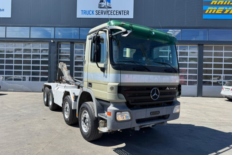 Mercedes-Benz Actros 3244 8x4 Hiab 26T AHK - Гаковий мультиліфт вантажівка: фото 2 Mercedes-Benz Actros 3244 8x4 Hiab 26T AHK - Гаковий мультиліфт вантажівка: фото 2