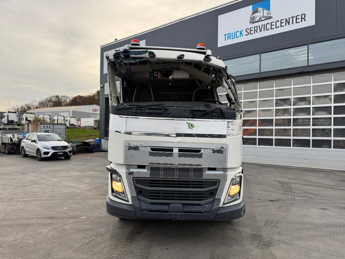 VOLVO FH16-650 6x6 X-Track Unfall - Вантажівка шасі: фото 2 VOLVO FH16-650 6x6 X-Track Unfall - Вантажівка шасі: фото 2