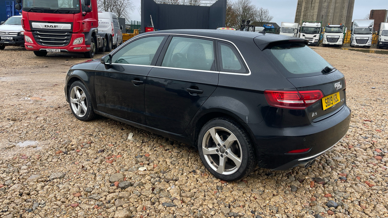 AUDI A3 2.0 35 TDI SPORT - Хетчбек: фото 3 AUDI A3 2.0 35 TDI SPORT - Хетчбек: фото 3