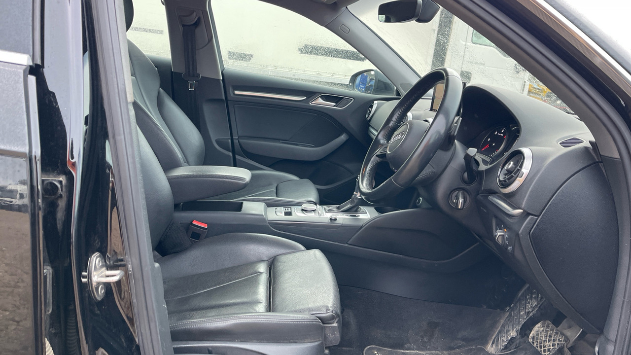 AUDI A3 2.0 35 TDI SPORT - Хетчбек: фото 5 AUDI A3 2.0 35 TDI SPORT - Хетчбек: фото 5