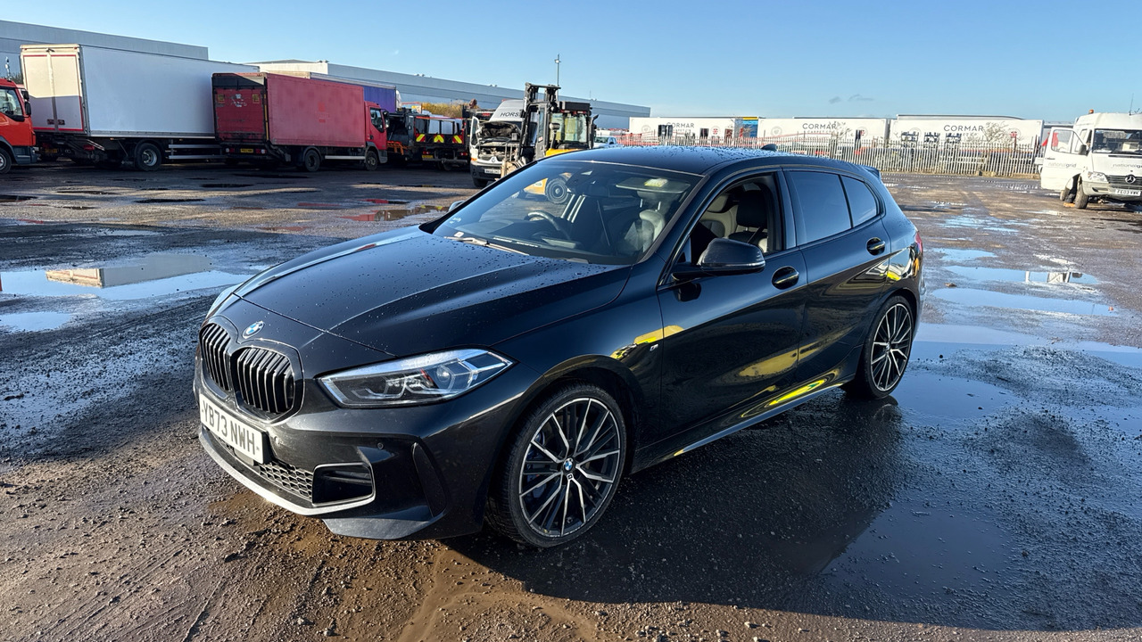 BMW 1 SERIES 118i M Sport - Хетчбек: фото 2 BMW 1 SERIES 118i M Sport - Хетчбек: фото 2