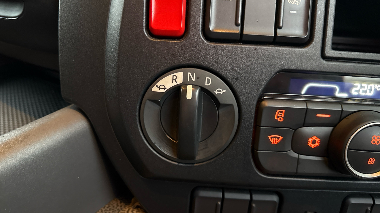 Тентована вантажівка DAF CF 260: фото 10