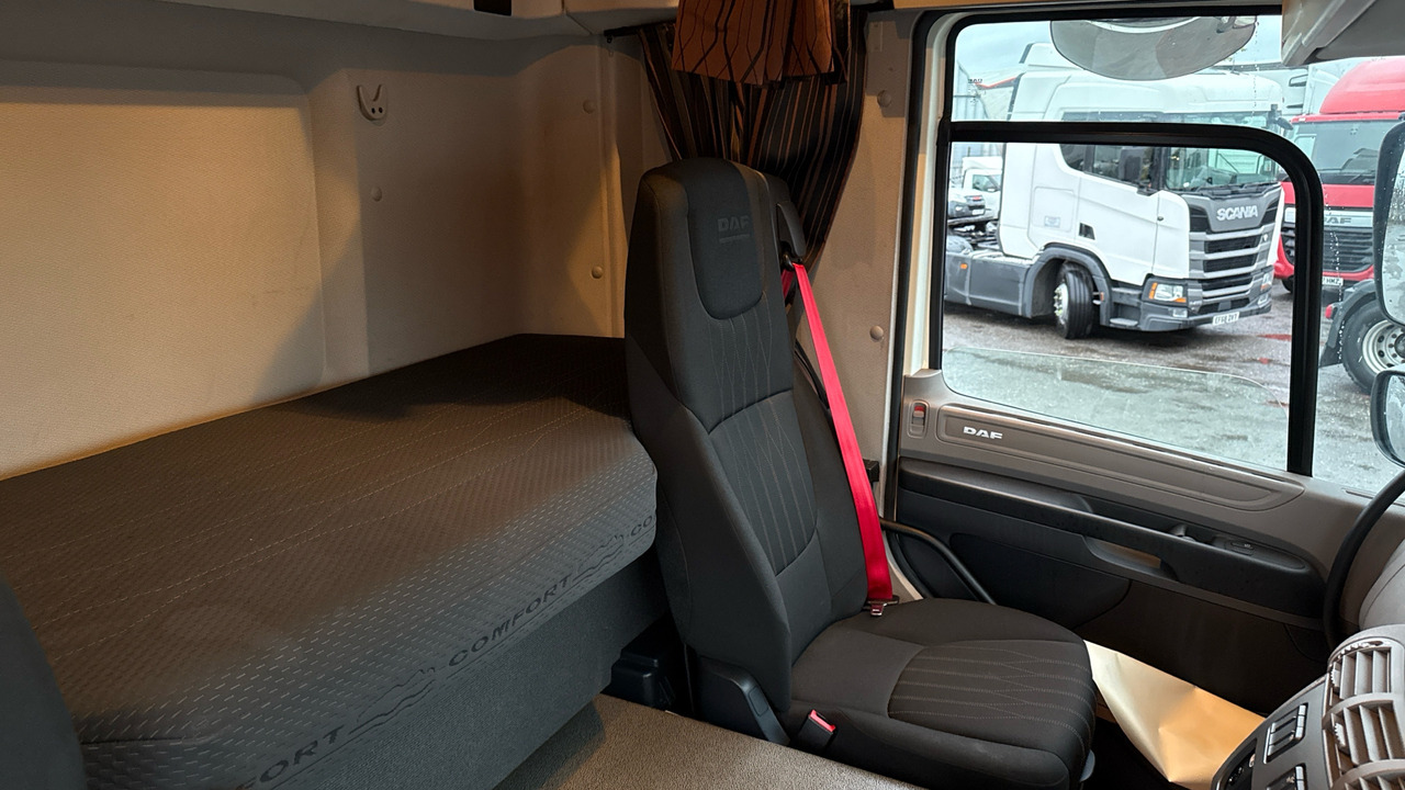 Тентована вантажівка DAF CF 260: фото 8