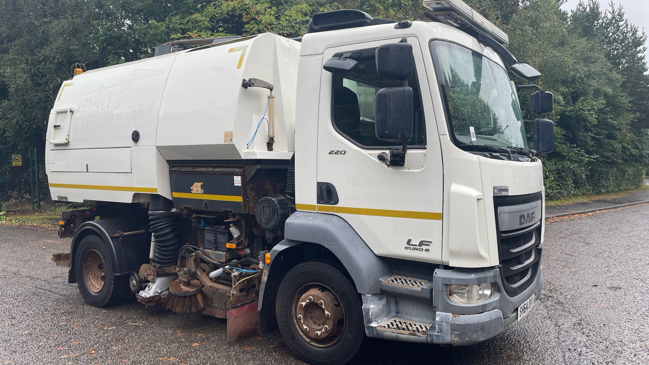 DAF LF 220 - Підмітально-прибиральна машина: фото 1 DAF LF 220 - Підмітально-прибиральна машина: фото 1