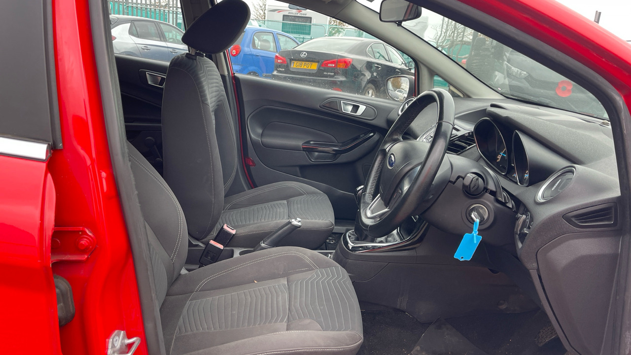 FORD FIESTA 1.0 ECO BOOST - Хетчбек: фото 5 FORD FIESTA 1.0 ECO BOOST - Хетчбек: фото 5