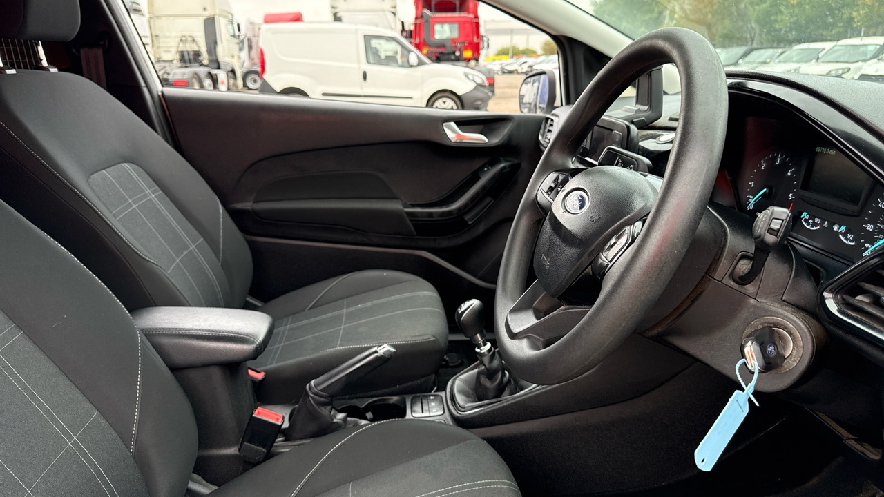 Ford Fiesta 1.5 TDCi - Легковий автомобіль: фото 5 Ford Fiesta 1.5 TDCi - Легковий автомобіль: фото 5