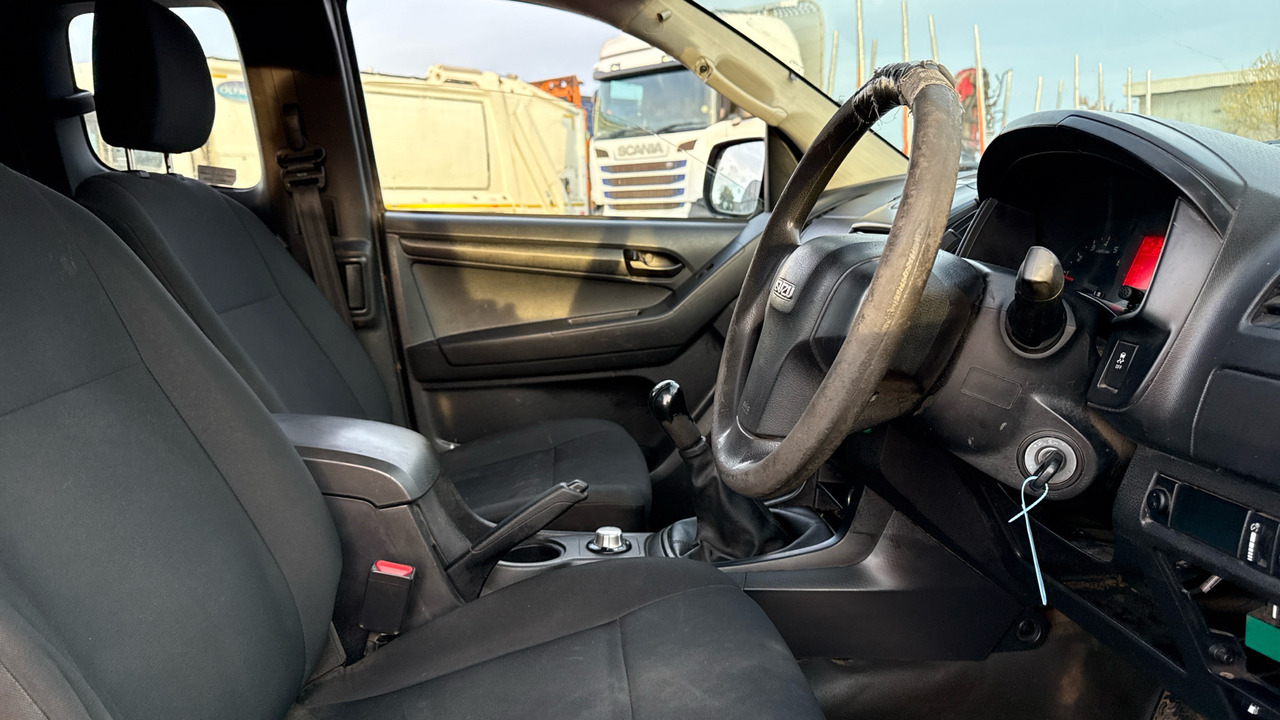 ISUZU D-MAX 2.5TD TURBO - Пікап, Вантажопасажирський фургон: фото 5 ISUZU D-MAX 2.5TD TURBO - Пікап, Вантажопасажирський фургон: фото 5