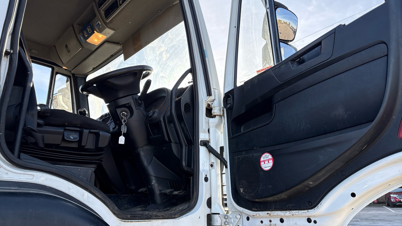 IVECO EUROCARGO 120-190 - Бортова вантажівка/ Платформа, Вантажівка з маніпулятором: фото 5 IVECO EUROCARGO 120-190 - Бортова вантажівка/ Платформа, Вантажівка з маніпулятором: фото 5