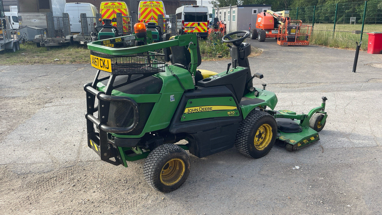 JOHN DEERE 1570 - Газонокосарка: фото 4 JOHN DEERE 1570 - Газонокосарка: фото 4