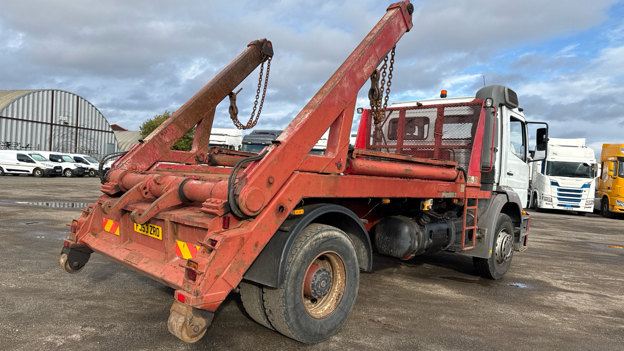 MERCEDES-BENZ ATEGO 1823 - Скіповий навантажувач вантажівка: фото 4 MERCEDES-BENZ ATEGO 1823 - Скіповий навантажувач вантажівка: фото 4