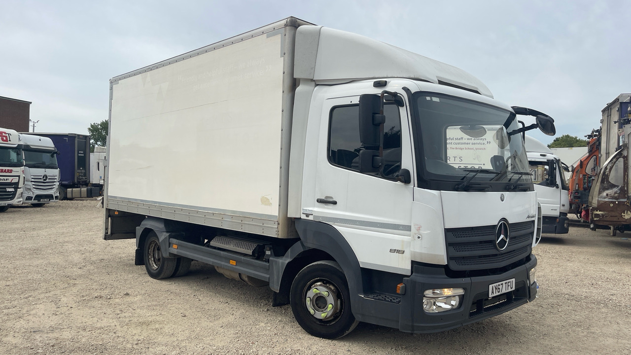 MERCEDES-BENZ ATEGO 818 - Вантажівка з закритим кузовом: фото 1 MERCEDES-BENZ ATEGO 818 - Вантажівка з закритим кузовом: фото 1