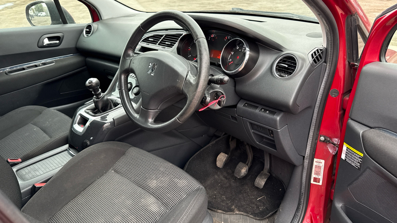 PEUGEOT 5008 2.0 HDI 150PS - Легковий автомобіль: фото 5 PEUGEOT 5008 2.0 HDI 150PS - Легковий автомобіль: фото 5