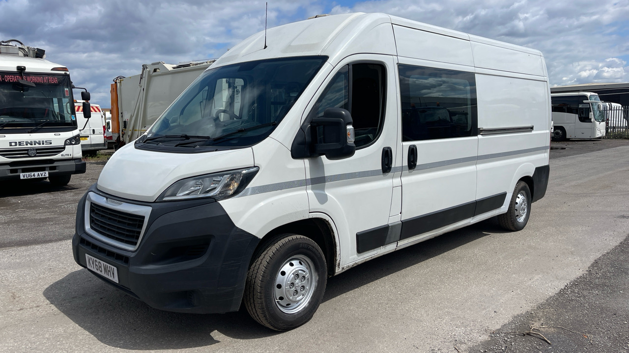 PEUGEOT BOXER 335 2.0 BLUEHDI PROFESSIONAL 130PS - Вантажопасажирський фургон: фото 2 PEUGEOT BOXER 335 2.0 BLUEHDI PROFESSIONAL 130PS - Вантажопасажирський фургон: фото 2
