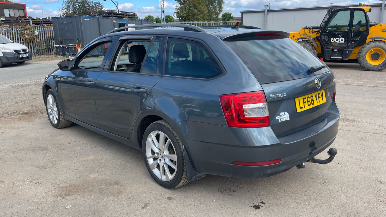 SKODA OCTAVIA 2.0 TDI SE - Універсал: фото 3 SKODA OCTAVIA 2.0 TDI SE - Універсал: фото 3