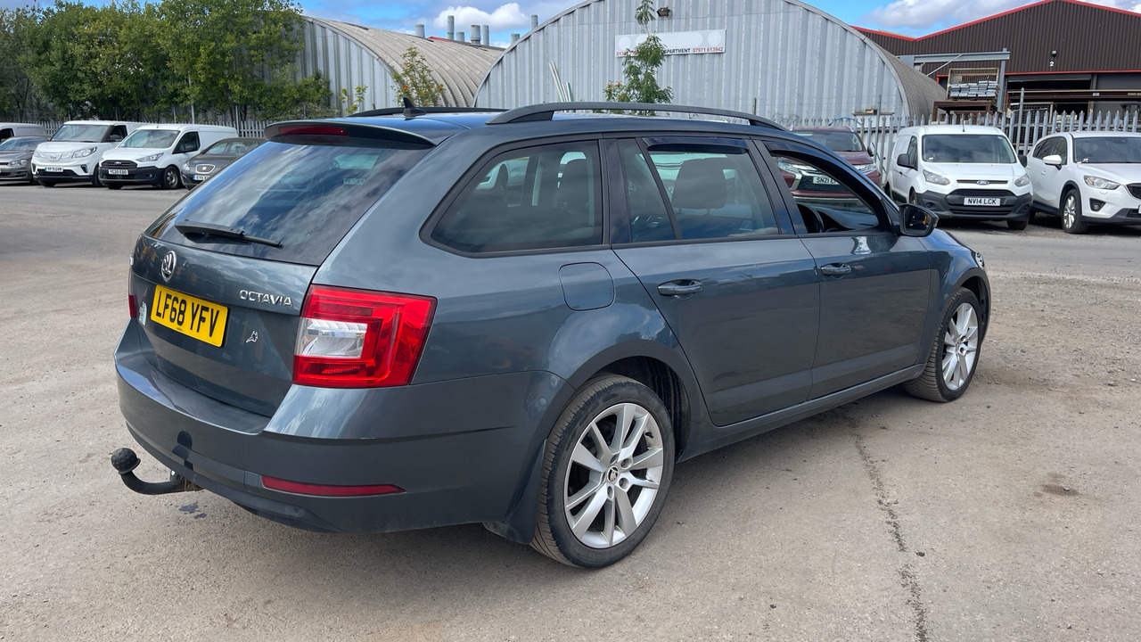 SKODA OCTAVIA 2.0 TDI SE - Універсал: фото 4 SKODA OCTAVIA 2.0 TDI SE - Універсал: фото 4
