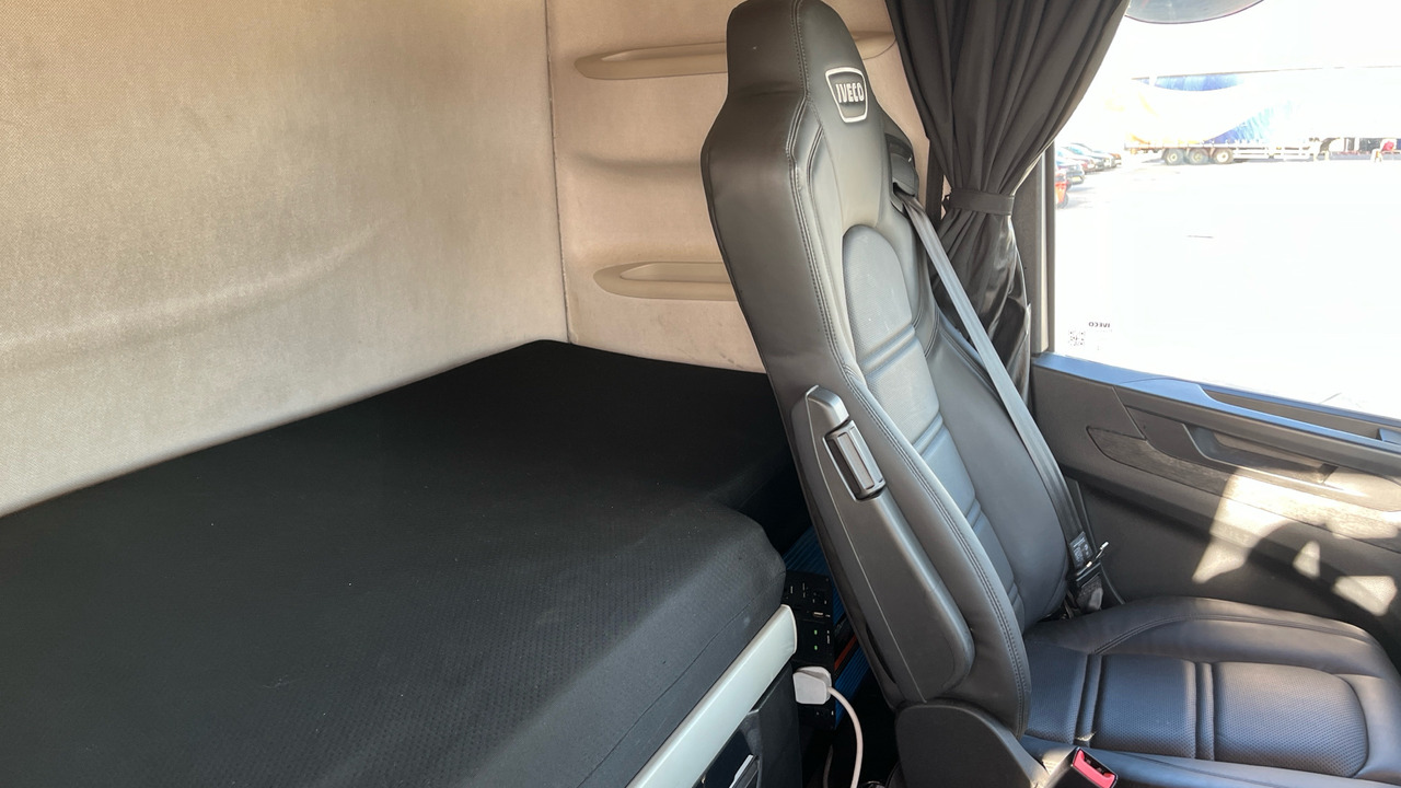 Тягач Iveco S-Way 530: фото 8