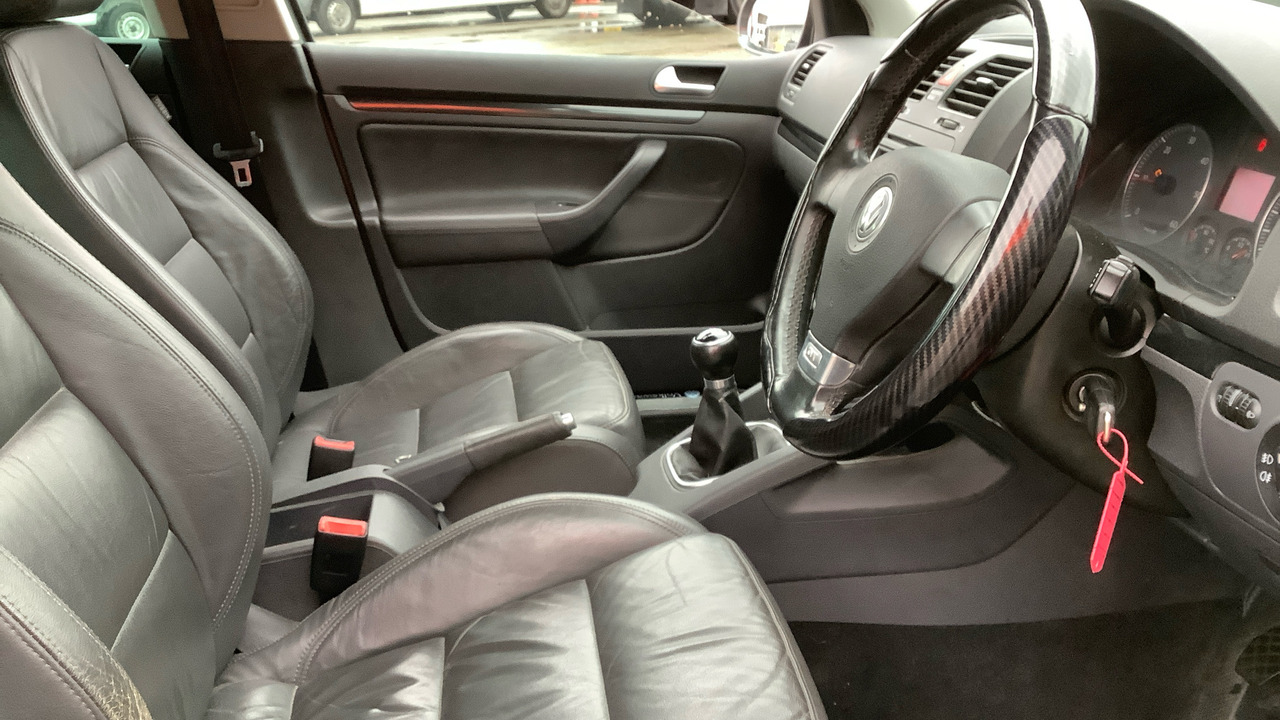 VOLKSWAGEN GOLF GT 2.0 TDI 140PS - Хетчбек: фото 5 VOLKSWAGEN GOLF GT 2.0 TDI 140PS - Хетчбек: фото 5