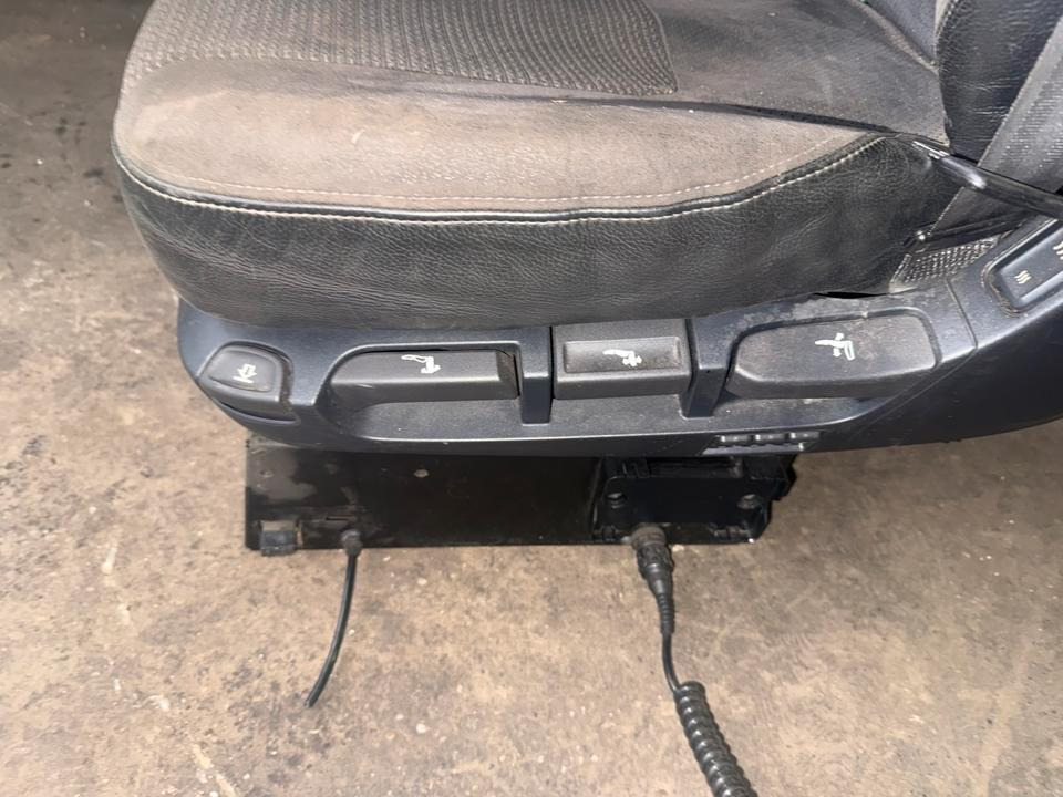 DAF XF 460 Euro 6 Fahrersitz mit Luft - Сидіння в категорії Вантажівки: фото 5 DAF XF 460 Euro 6 Fahrersitz mit Luft - Сидіння в категорії Вантажівки: фото 5