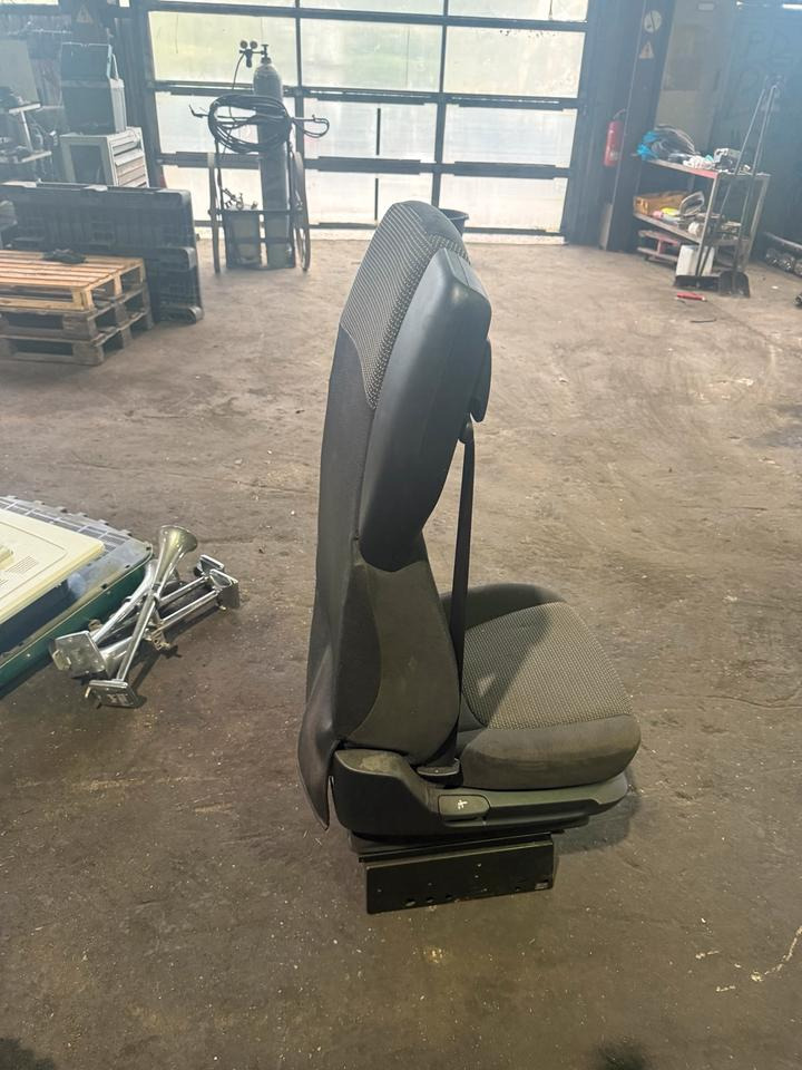 DAF XF 460 Euro6 Beifahrersitz - Сидіння в категорії Вантажівки: фото 3 DAF XF 460 Euro6 Beifahrersitz - Сидіння в категорії Вантажівки: фото 3