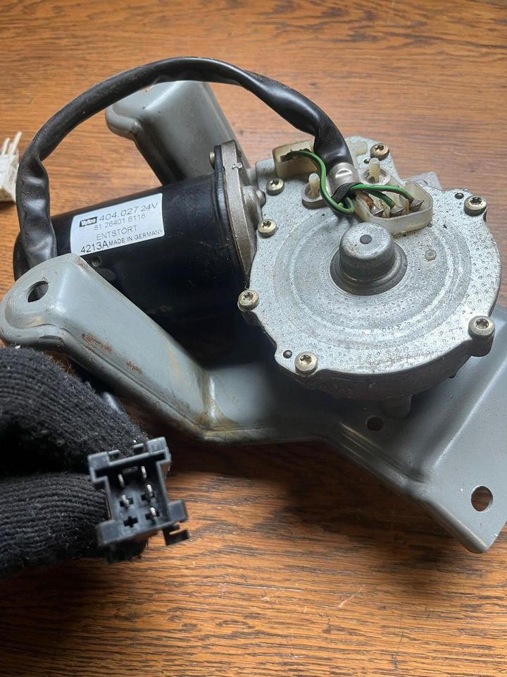 MAN Scheibenwischermotor Valeo 404.027 24V 81264016118 - Склоочисник в категорії Вантажівки: фото 3 MAN Scheibenwischermotor Valeo 404.027 24V 81264016118 - Склоочисник в категорії Вантажівки: фото 3
