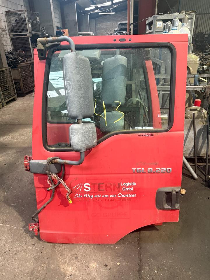 MAN TGL Fahrertür Rot Spiegel Innenverkleidung - Двері та запчастини в категорії Вантажівки: фото 1 MAN TGL Fahrertür Rot Spiegel Innenverkleidung - Двері та запчастини в категорії Вантажівки: фото 1