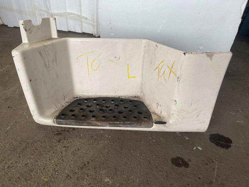 MAN TGX Einstieg Unten Links - Підніжка в категорії Вантажівки: фото 1 MAN TGX Einstieg Unten Links - Підніжка в категорії Вантажівки: фото 1