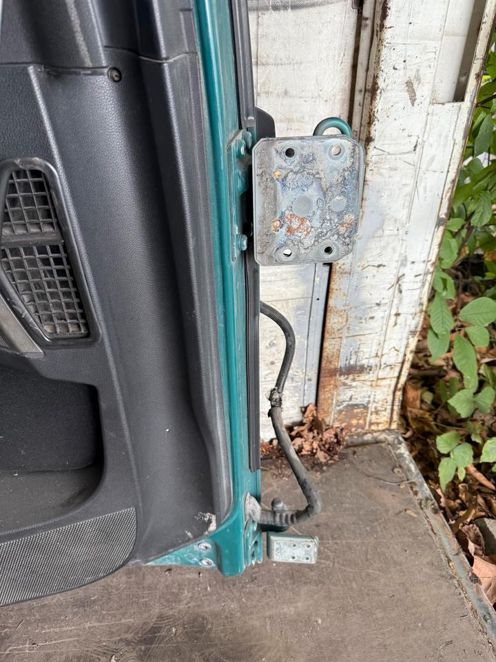 MAN TGX Fahrertür Grün mit Spiegel Innenverkleidung LN 83 - Двері та запчастини в категорії Вантажівки: фото 3 MAN TGX Fahrertür Grün mit Spiegel Innenverkleidung LN 83 - Двері та запчастини в категорії Вантажівки: фото 3