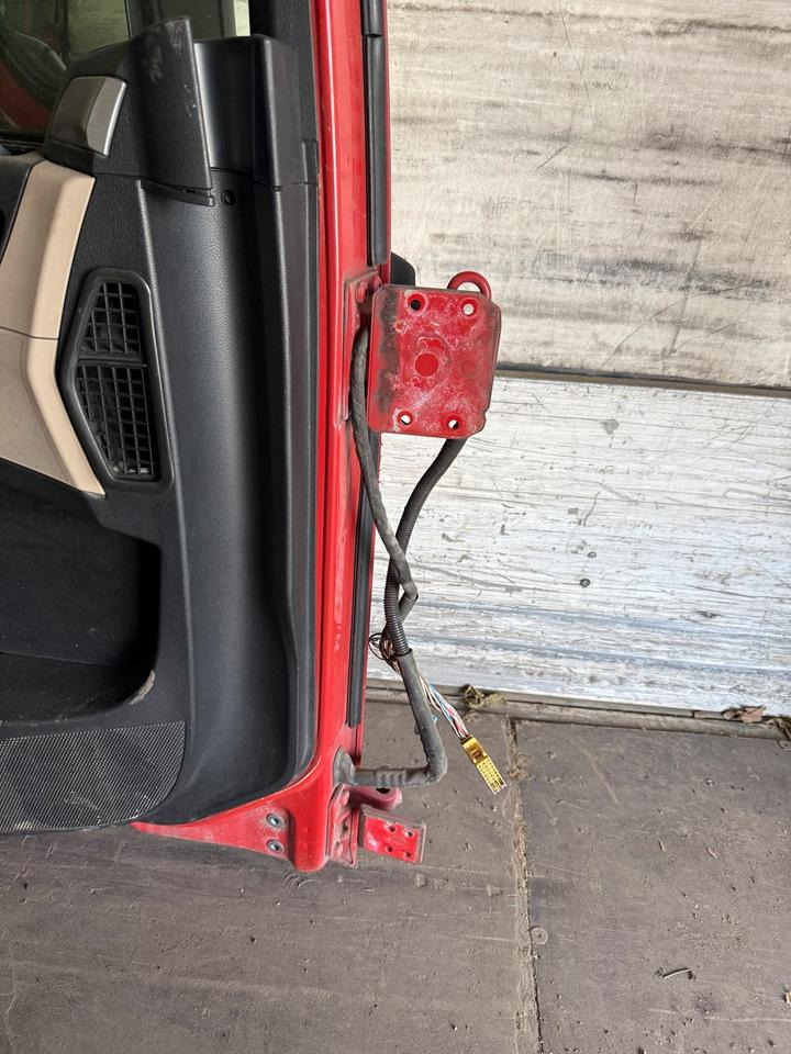 MAN TGX Fahrertür Rot Spiegel Innenverkleidung LN 63 - Двері та запчастини в категорії Вантажівки: фото 3 MAN TGX Fahrertür Rot Spiegel Innenverkleidung LN 63 - Двері та запчастини в категорії Вантажівки: фото 3