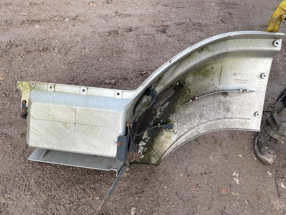 Mercedes AXOR Einstieg Rechts Kotflügel - Підніжка в категорії Вантажівки: фото 2 Mercedes AXOR Einstieg Rechts Kotflügel - Підніжка в категорії Вантажівки: фото 2