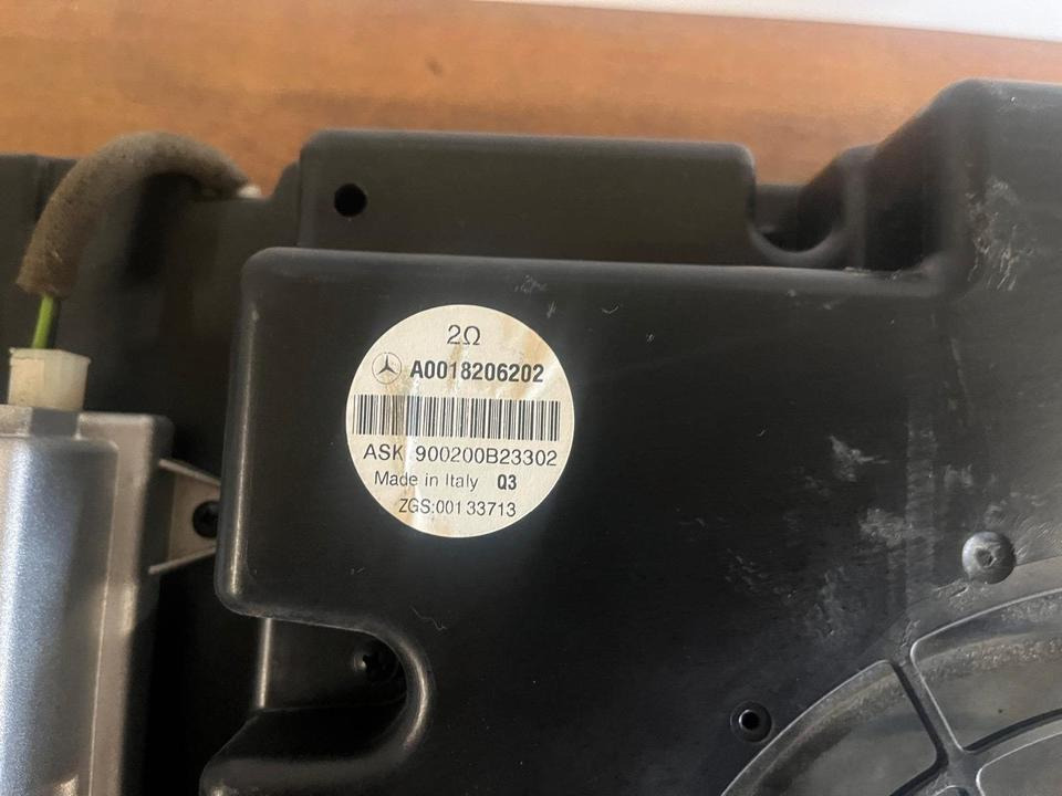 Mercedes Actros MP4 Subwoofer Soundsystem Bass A0018206202 - Приладова панель в категорії Вантажівки: фото 3 Mercedes Actros MP4 Subwoofer Soundsystem Bass A0018206202 - Приладова панель в категорії Вантажівки: фото 3