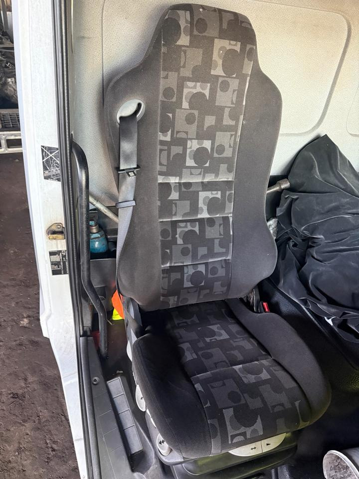 Mercedes Atego 3 Beifahrersitz mit Luft - Сидіння в категорії Вантажівки: фото 1 Mercedes Atego 3 Beifahrersitz mit Luft - Сидіння в категорії Вантажівки: фото 1