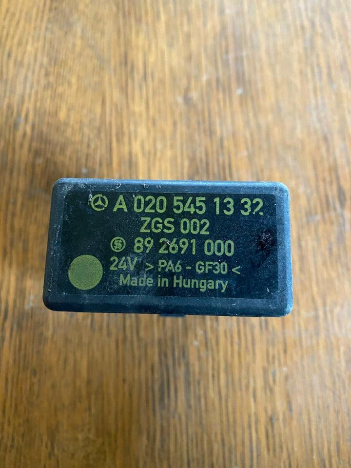 Mercedes Atego Blinkermodul Relais Steuergerät A 020 545 13 32 - Блок управління в категорії Вантажівки: фото 2 Mercedes Atego Blinkermodul Relais Steuergerät A 020 545 13 32 - Блок управління в категорії Вантажівки: фото 2