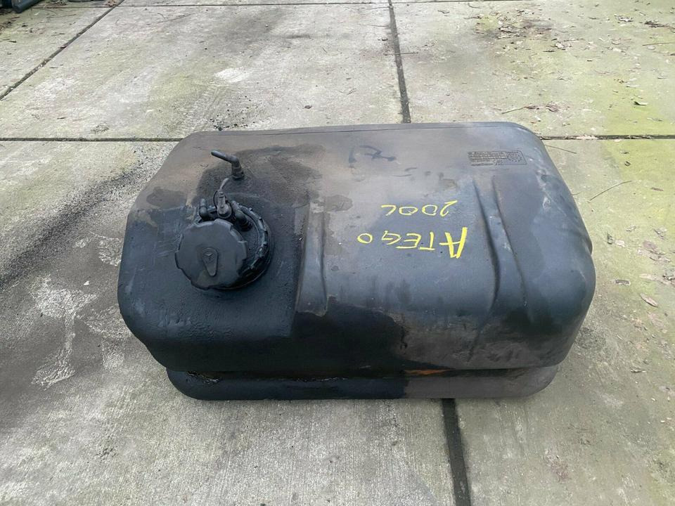 Mercedes Atego Tank Tankbehälter A 9704711501, A9704711201 - Паливний бак в категорії Вантажівки: фото 1 Mercedes Atego Tank Tankbehälter A 9704711501, A9704711201 - Паливний бак в категорії Вантажівки: фото 1