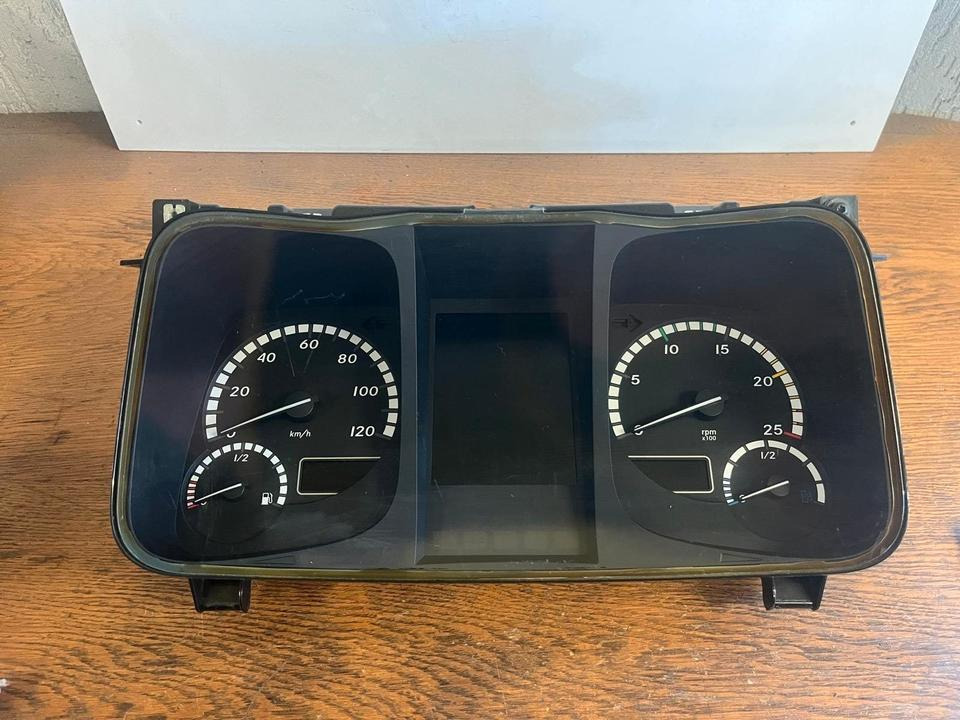 Mercedes Benz Actros MP4 Kombiinstrument / Tacho A0104464621 - Приладова панель в категорії Вантажівки: фото 2 Mercedes Benz Actros MP4 Kombiinstrument / Tacho A0104464621 - Приладова панель в категорії Вантажівки: фото 2