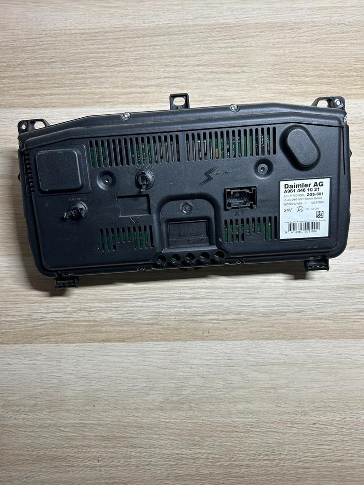 Mercedes Benz Actros MP4 Kombiinstrument/ Tacho A9614461021 - Приладова панель в категорії Вантажівки: фото 4 Mercedes Benz Actros MP4 Kombiinstrument/ Tacho A9614461021 - Приладова панель в категорії Вантажівки: фото 4