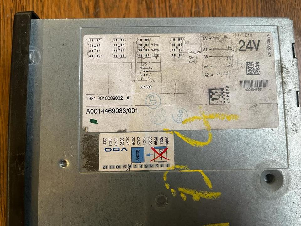 Mercedes-Benz Actros MP4 VDO Tachograph A0014469033 - Тахограф в категорії Вантажівки: фото 2 Mercedes-Benz Actros MP4 VDO Tachograph A0014469033 - Тахограф в категорії Вантажівки: фото 2