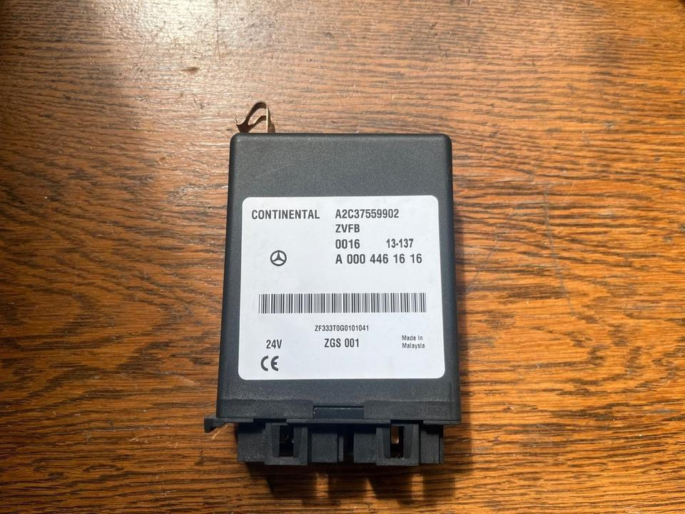 Mercedes Continental ZVFB Steuergerät A0004461616 - Блок управління в категорії Вантажівки: фото 1 Mercedes Continental ZVFB Steuergerät A0004461616 - Блок управління в категорії Вантажівки: фото 1