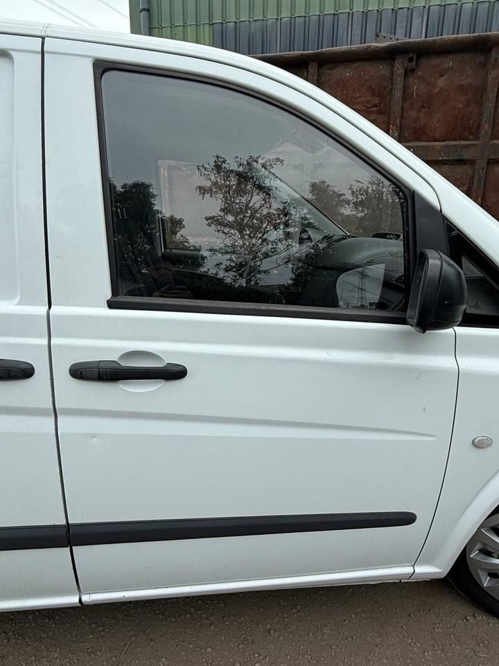 Mercedes VITO Beifahrertür Rechts komplett BJ 2012 - Двері та запчастини в категорії Kомерційні автомобілі: фото 1 Mercedes VITO Beifahrertür Rechts komplett BJ 2012 - Двері та запчастини в категорії Kомерційні автомобілі: фото 1
