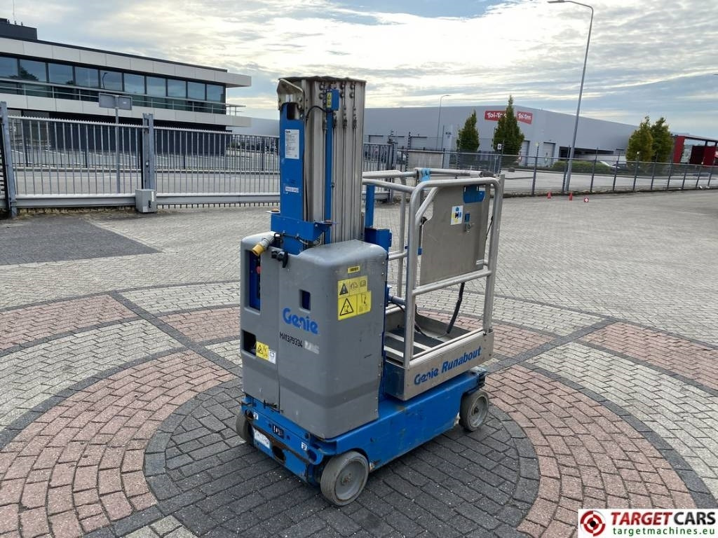 Genie GR20 Runabout Electric Vertical Mast Lift 802cm - Вертикальний щогловий підйомник: фото 3 Genie GR20 Runabout Electric Vertical Mast Lift 802cm - Вертикальний щогловий підйомник: фото 3