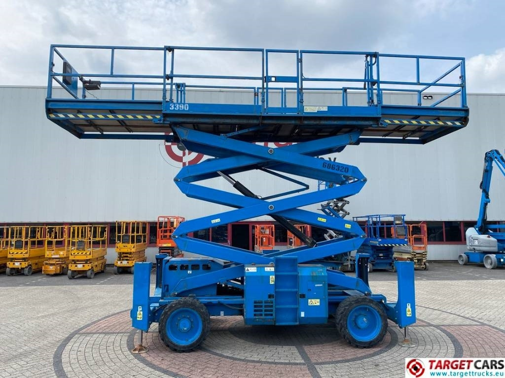 Genie GS-3390RT Diesel 4x4 Scissor Work Lift 1206cm - Ножичний підйомник: фото 5 Genie GS-3390RT Diesel 4x4 Scissor Work Lift 1206cm - Ножичний підйомник: фото 5