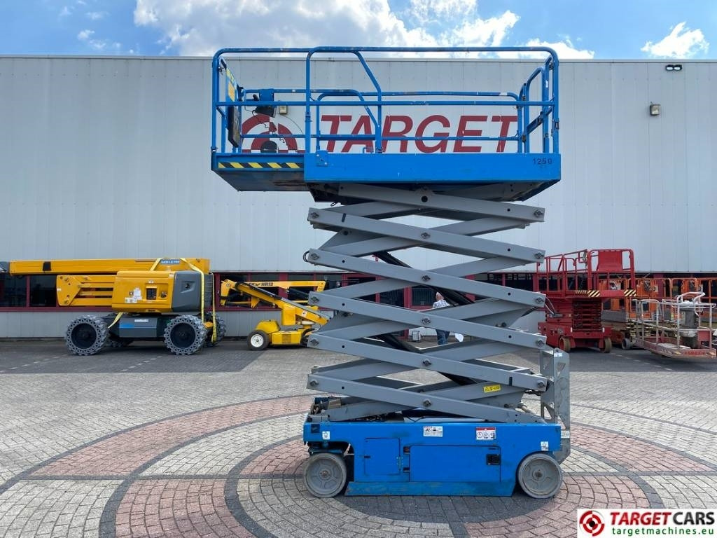 Genie GS-4047 Electric 4047 Scissor Work Lift 1389cm - Ножичний підйомник: фото 5 Genie GS-4047 Electric 4047 Scissor Work Lift 1389cm - Ножичний підйомник: фото 5