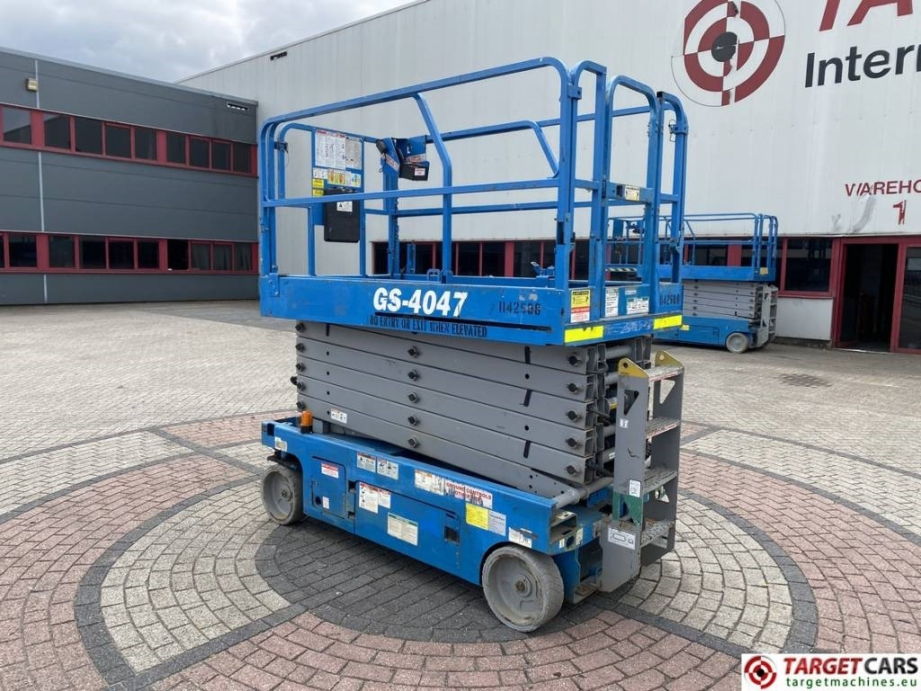Genie GS4047 Electric 4047 Scissor Work Lift 1389cm - Ножичний підйомник: фото 4 Genie GS4047 Electric 4047 Scissor Work Lift 1389cm - Ножичний підйомник: фото 4