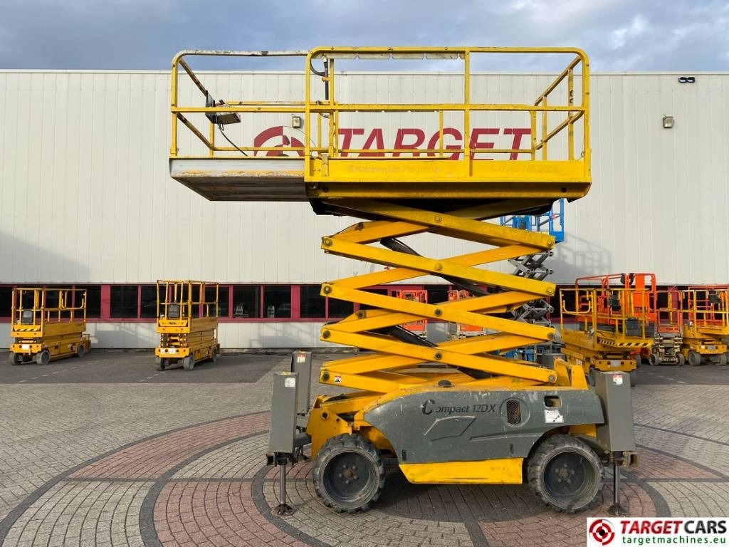 Haulotte Compact 12DX Diesel 4x4 Scissor Work Lift 1206cm - Ножичний підйомник: фото 5 Haulotte Compact 12DX Diesel 4x4 Scissor Work Lift 1206cm - Ножичний підйомник: фото 5