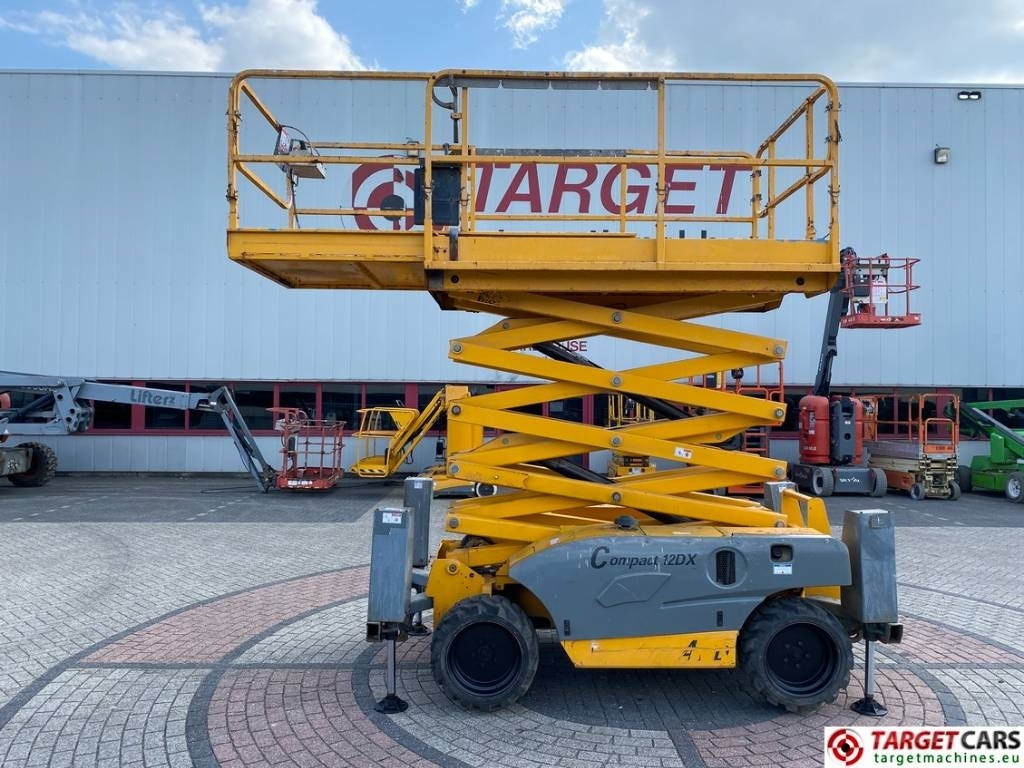 Haulotte Compact 12DX Diesel 4x4 Scissor Work Lift 1206cm - Ножичний підйомник: фото 5 Haulotte Compact 12DX Diesel 4x4 Scissor Work Lift 1206cm - Ножичний підйомник: фото 5