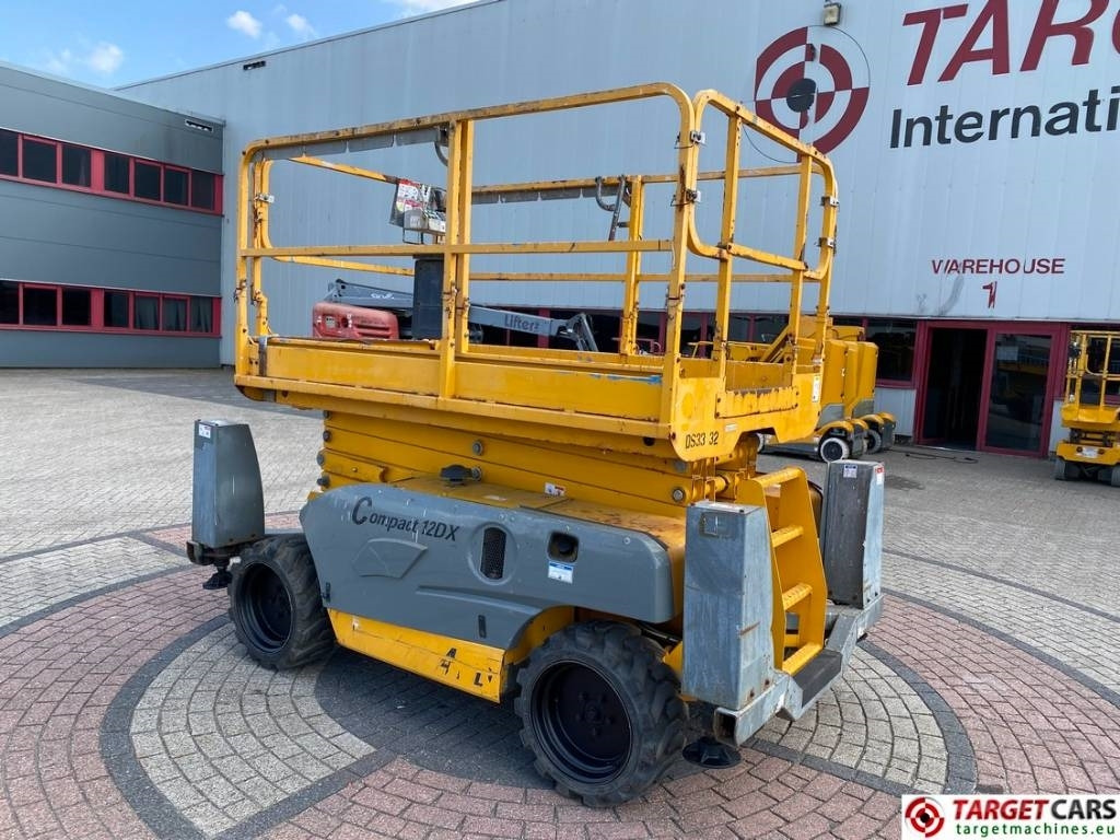 Haulotte Compact 12DX Diesel 4x4 Scissor Work Lift 1206cm - Ножичний підйомник: фото 4 Haulotte Compact 12DX Diesel 4x4 Scissor Work Lift 1206cm - Ножичний підйомник: фото 4