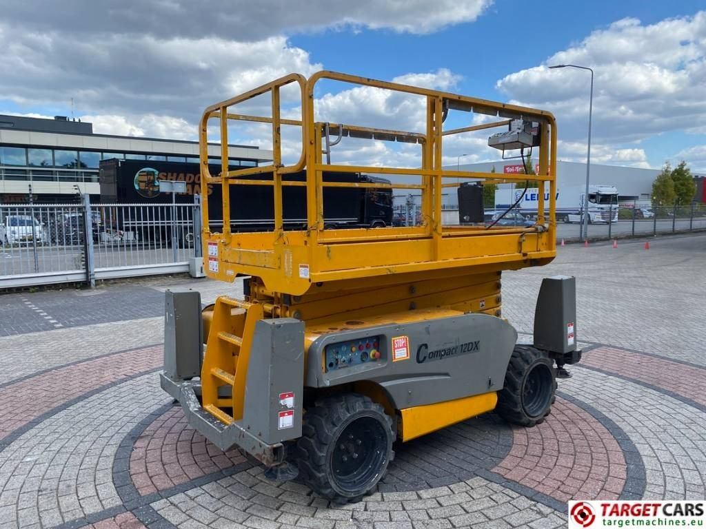 Haulotte Compact 12DX Diesel 4x4 Scissor Work Lift 1206cm - Ножичний підйомник: фото 3 Haulotte Compact 12DX Diesel 4x4 Scissor Work Lift 1206cm - Ножичний підйомник: фото 3