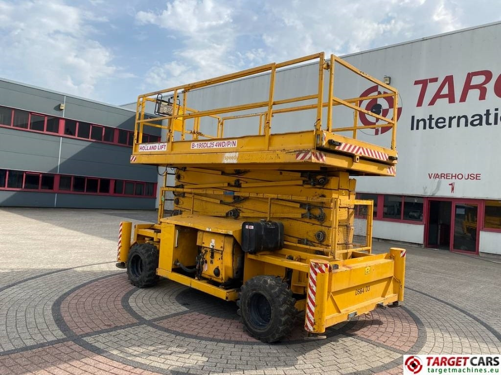 Holland Lift B195DL-25 4WD Diesel 4x4 Scissor Work Lift 2150cm - Ножичний підйомник: фото 4 Holland Lift B195DL-25 4WD Diesel 4x4 Scissor Work Lift 2150cm - Ножичний підйомник: фото 4