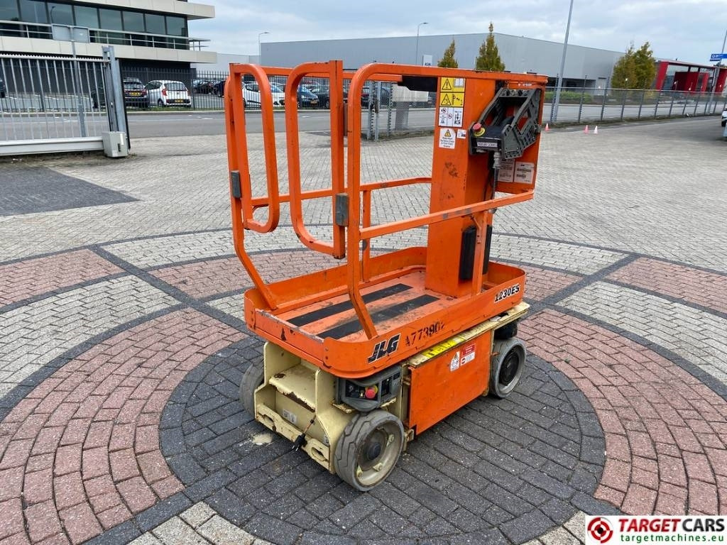 JLG 1230ES Electric Vertical Mast Work Lift 566cm  - Вертикальний щогловий підйомник: фото 3 JLG 1230ES Electric Vertical Mast Work Lift 566cm  - Вертикальний щогловий підйомник: фото 3